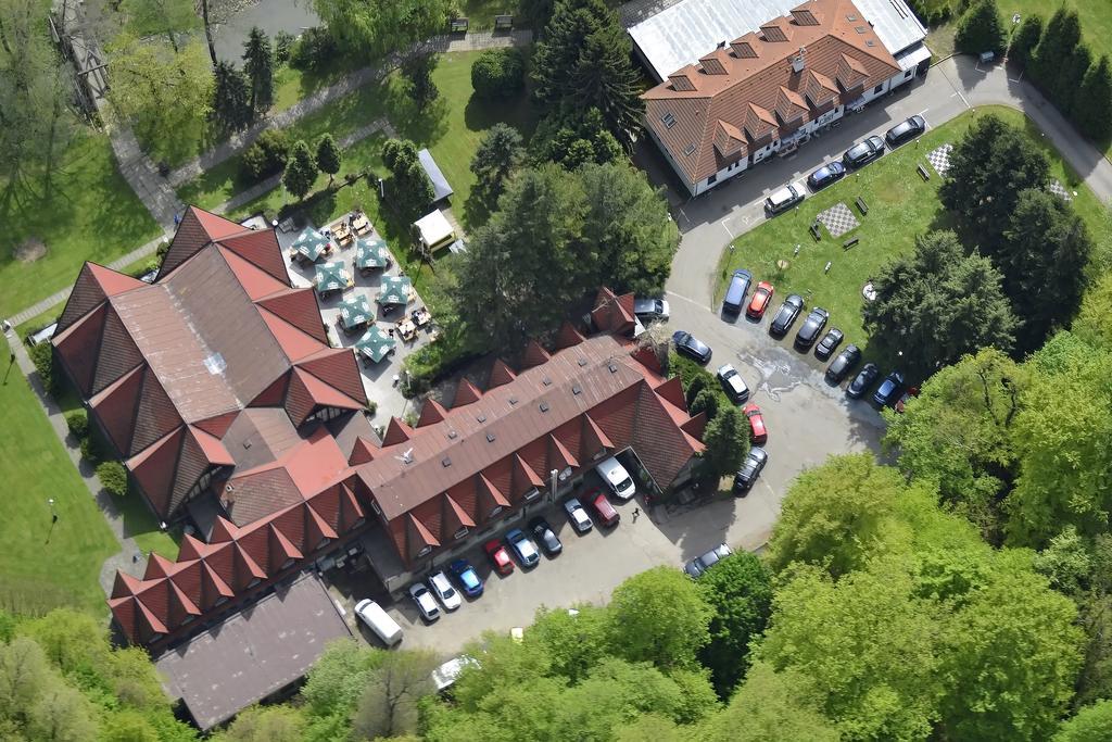 Hotel Konopiste Nova Myslivna Benesov  Exteriör bild