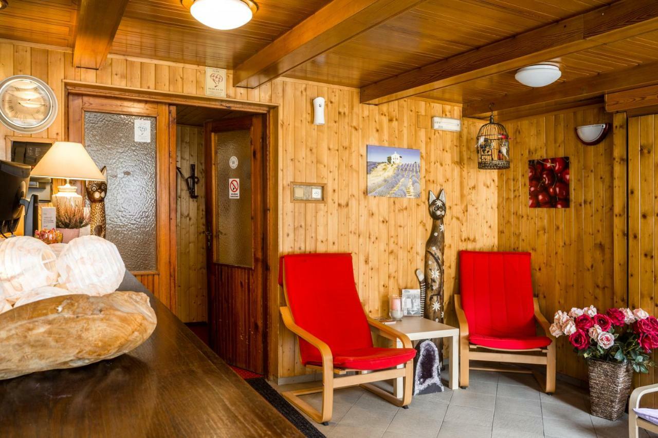 Hotel Konopiste Nova Myslivna Benesov  Exteriör bild