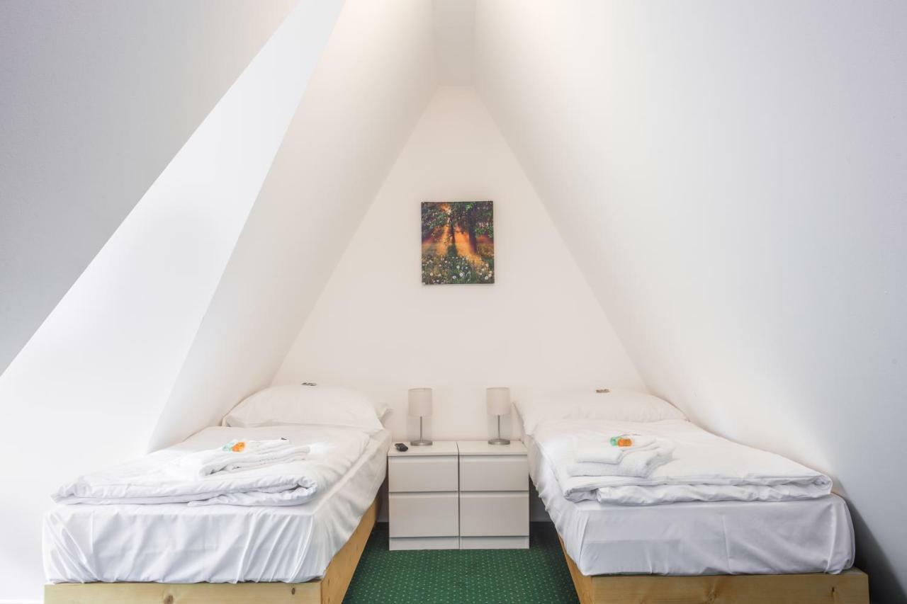 Hotel Konopiste Nova Myslivna Benesov  Exteriör bild