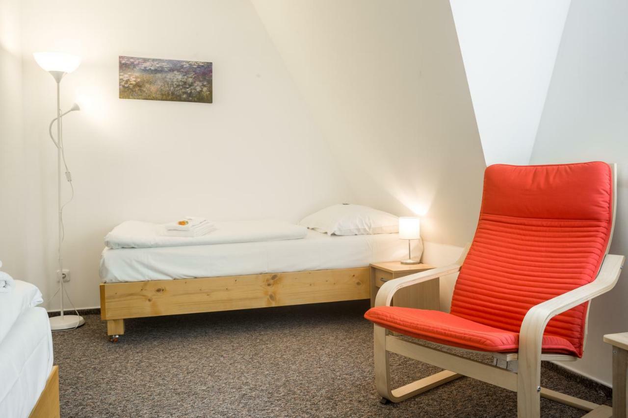 Hotel Konopiste Nova Myslivna Benesov  Exteriör bild